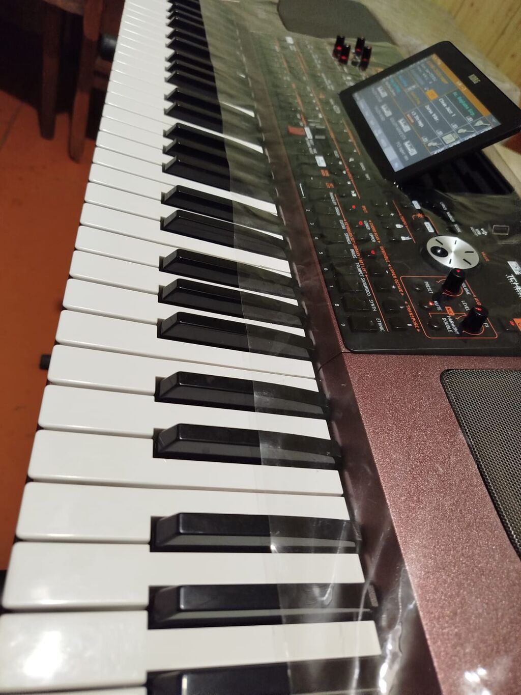 Salam əziz muzkantlar və həvəzkarlar.Təcil olaraq əlim yandı ilə gözəl — Pianino və digər klaviş alətləri, Güzdək (2)