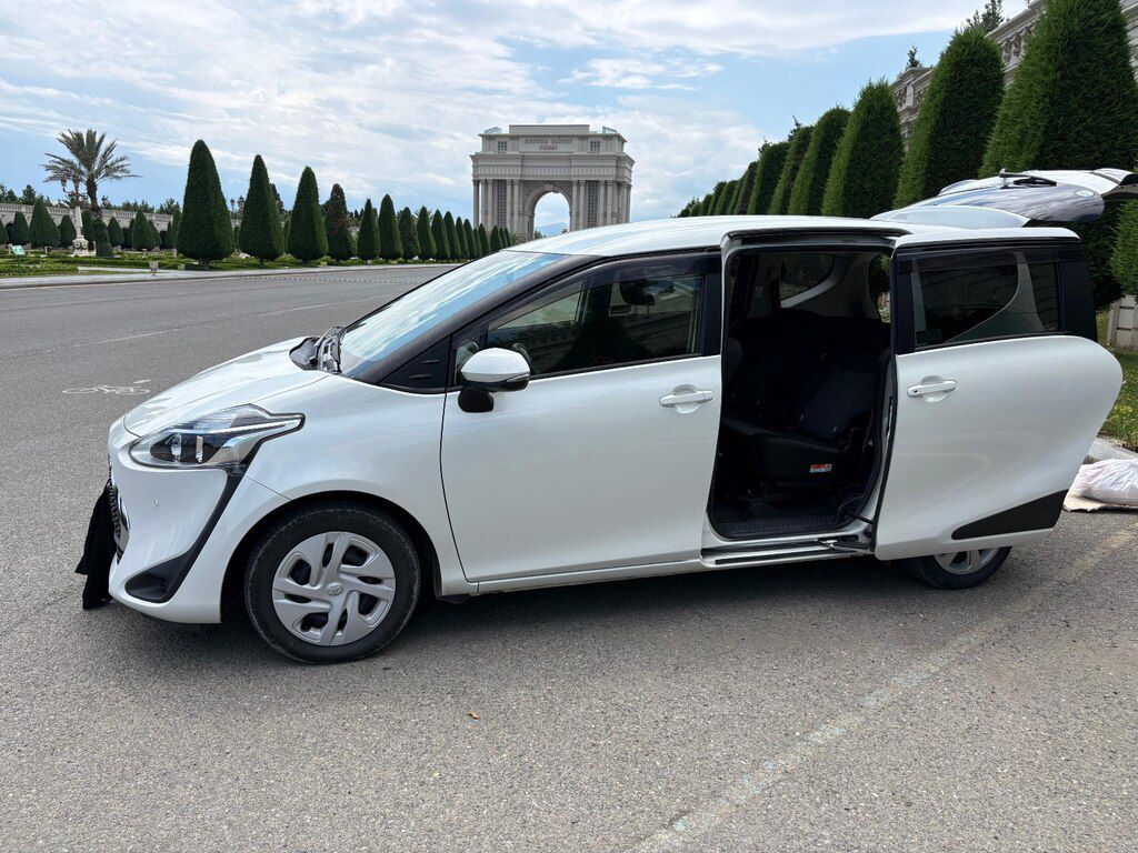 Toyota Sienta, 1.5 L, 2020 il, 87 000 km — Avtomobillər, Gəncə (4)