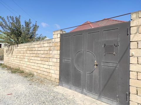 Həyət evi satılır. Ev Saray qəsəbəsində yerləşir — Saray