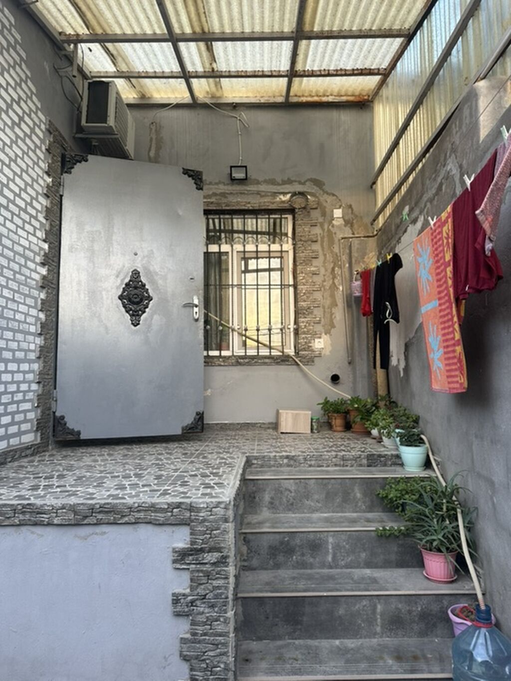 Həyət evi satılır/ – - Bir mərtəbəli həyət evi, dəmir giriş qapısı — Ev, villa, Bakı (2)