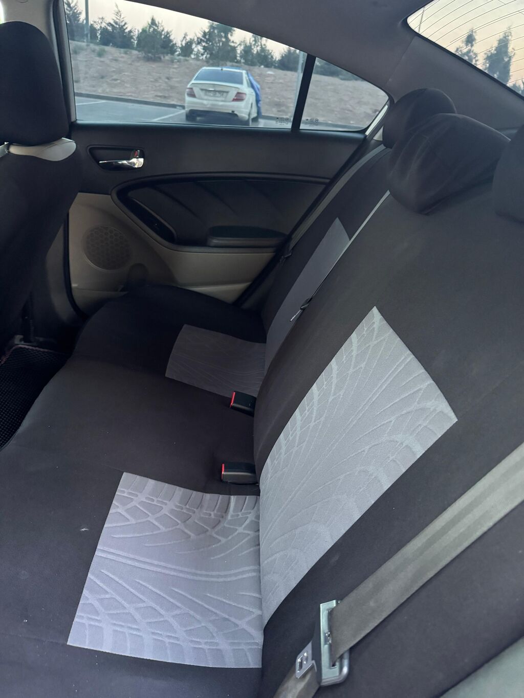 Kia Cerato (Forte) sedan, ağ rəng - Kuzov: 4 qapılı sedan, ağ rəng 99-RM-409 — Avtomobillər, Bakı (7)