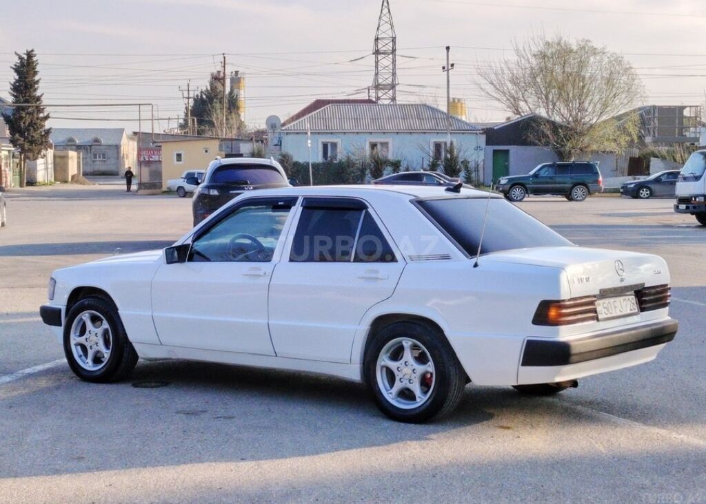 Mercedes-Benz 190 (W201): 2 l 1990 il Sedan 50-FJ-728 — Avtomobillər, Digah (6)