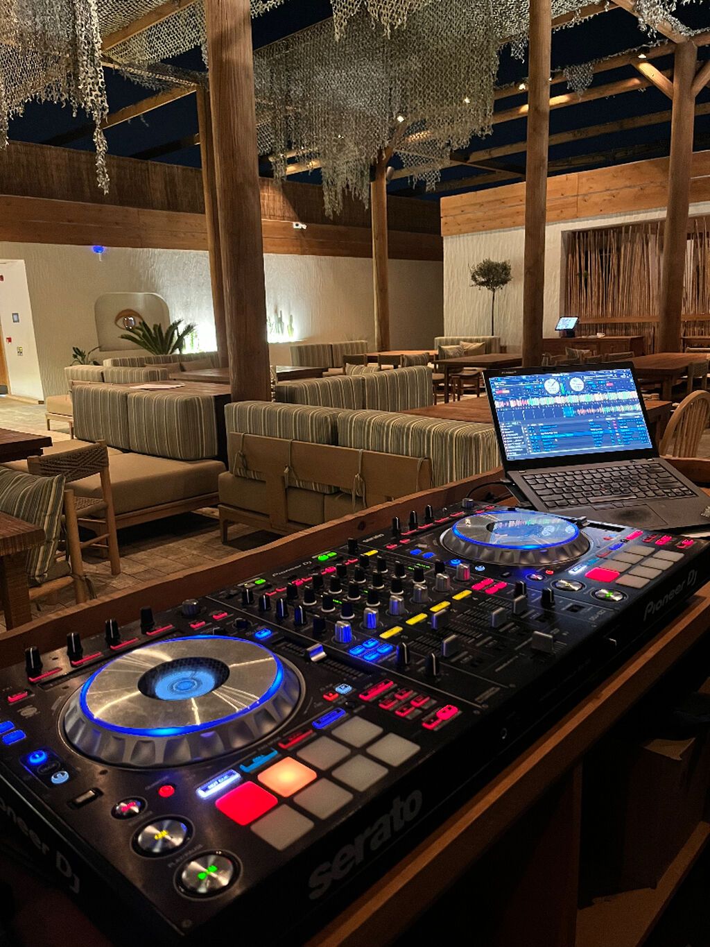 Pioneer DJ DDJ‑SZ2 DJ kontroleri satılır. Əsas xüsusiyyətlər: - 4 — Studiya və konsert üçün, Bakı (3)