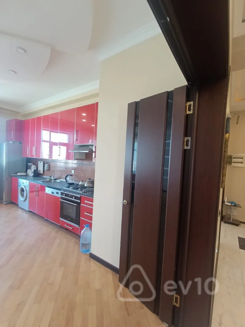 3 otaqlı mənzil, 194 m², serq bazari — kirayə — Mənzil, Bakı (6)