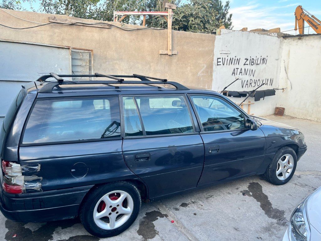 Opel Astra, 1.6 L, 1995 il, 335 000 km 77-CB-840 — Avtomobillər, Bakı (4)