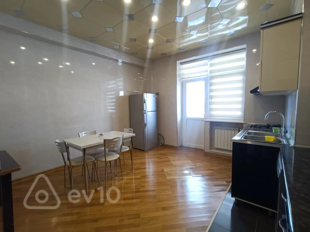 3 otaqlı mənzil, 140 m², Natiq Əliyev küç., — kirayə — Mənzil, Bakı (11)
