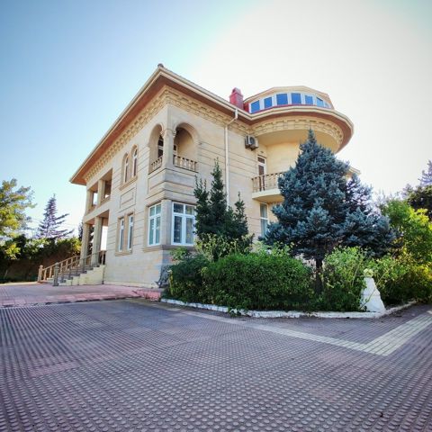 Satılır 10 otaqlı həyət evi/bağ evi 600 m² — Bakı