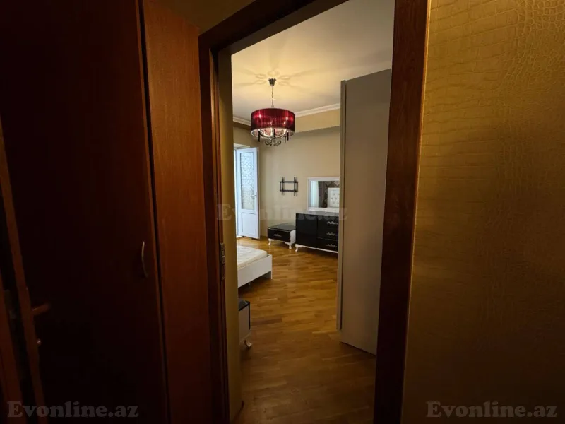 Kirayə verilir 2 otaqlı Mənzil Köhnə tikili 75 m² Bakı, Səbail r., Bayıl — Mənzil, Bakı (2)