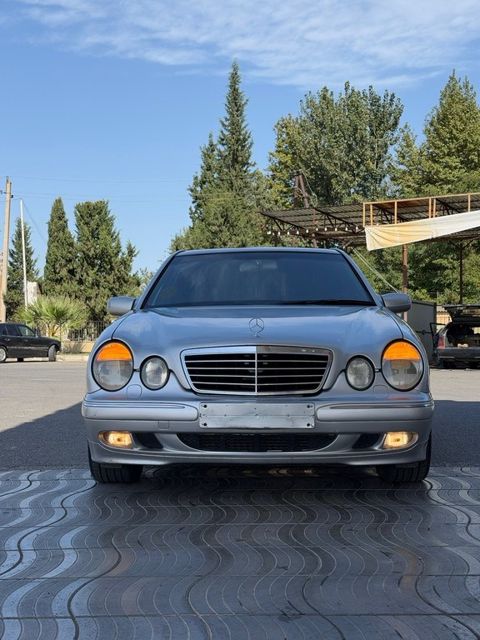 Mercedes E 220, 2.2 L, 2000 il, 573 576 km — Bakı