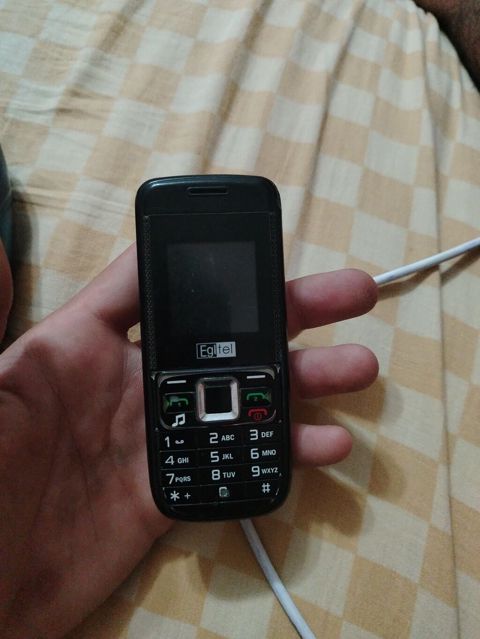 Egltel düyməli mobil telefon - 2 SIM kart dəstəyi (1 və 2 düymələri — Bakı