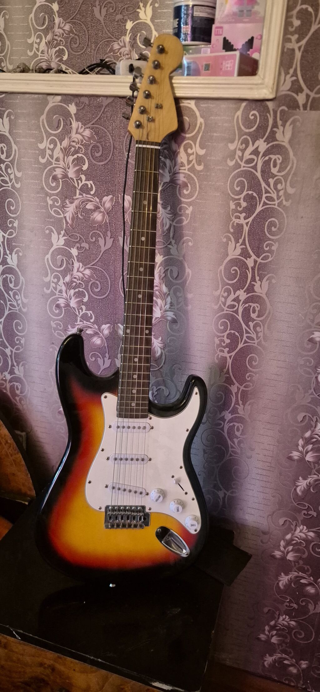 Elektrik gitara – Strat tipli korpus, sunburst (3-tone) boyama çox az — Gitarlar və digər simli alətlər, Gəncə