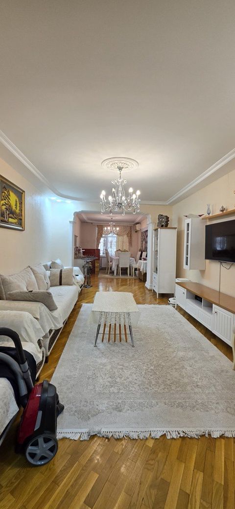 Satılır 5 otaqlı köhnə tikili 110 m² — Bakı