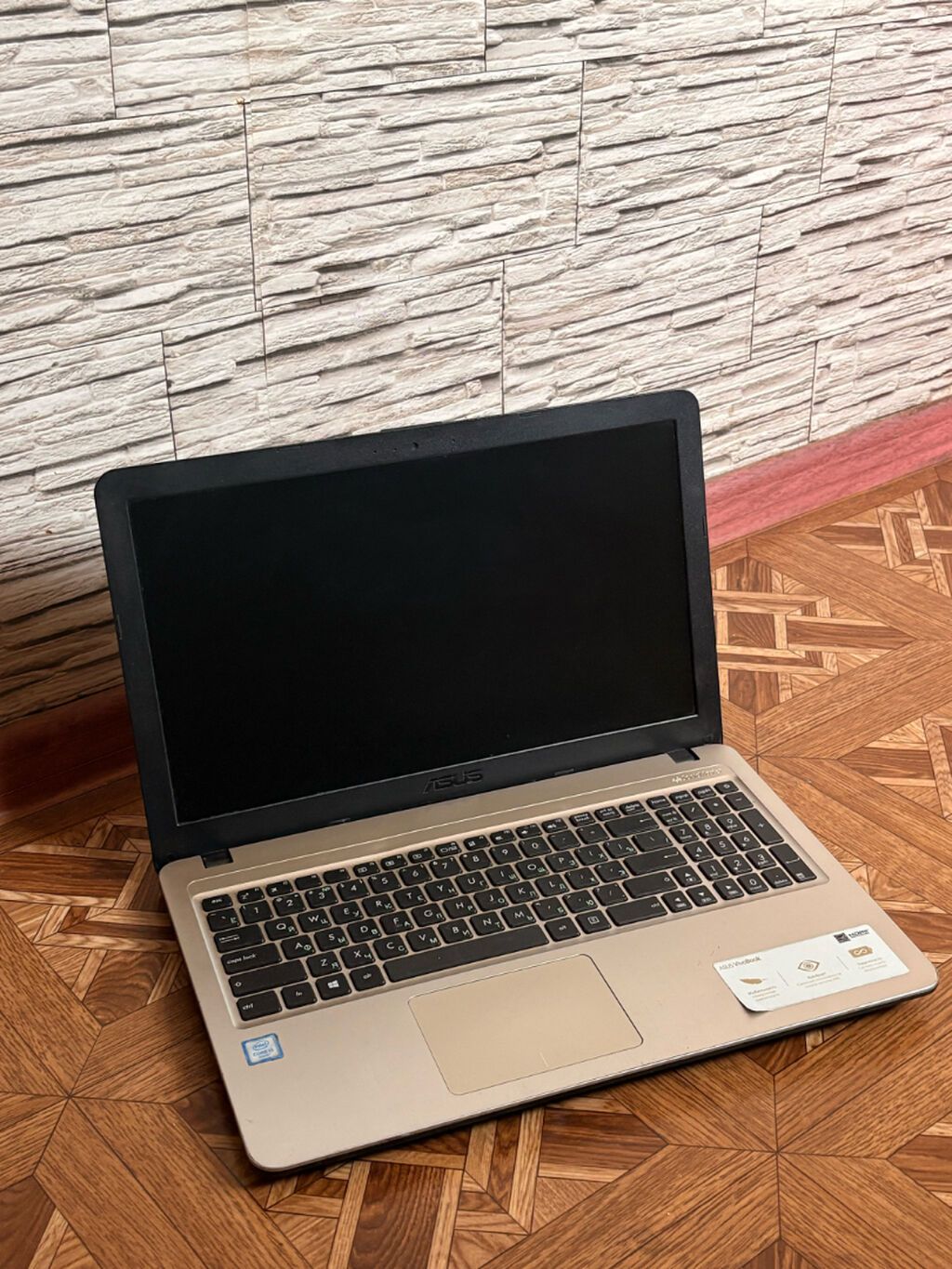 Asus Notbuk i3 4GB ram 120GB SSD Zaryatka saxlayir Uzerinde miskasi — Asus, Gəncə