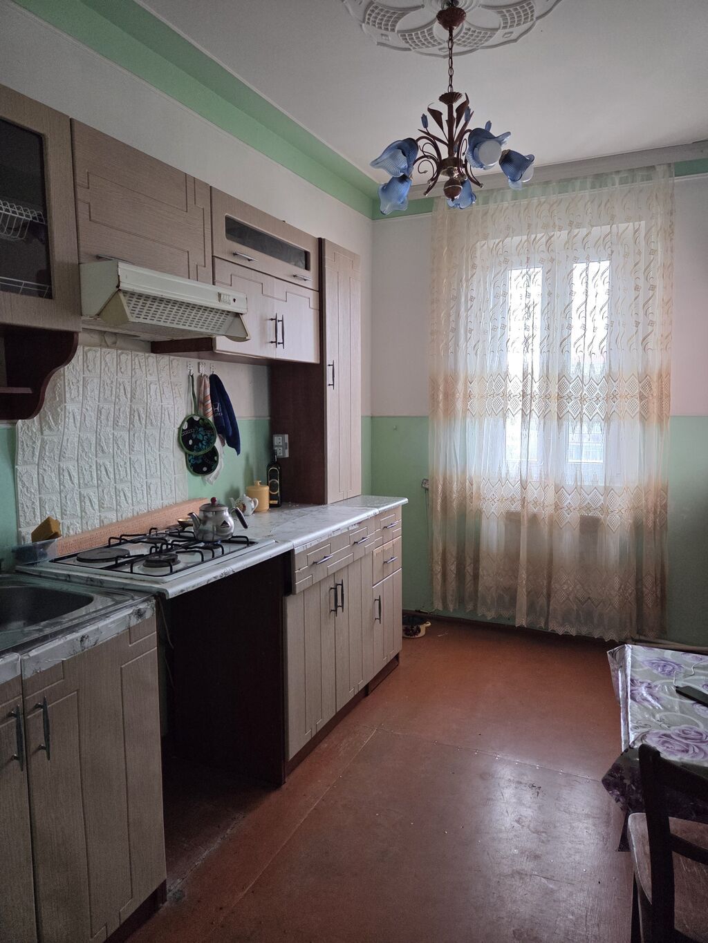 Yalnız xanimlar. Sumqayıt şəhəri .6 cı mik.ev 27. Balkon məscidə — Mənzil, Sumqayıt (3)