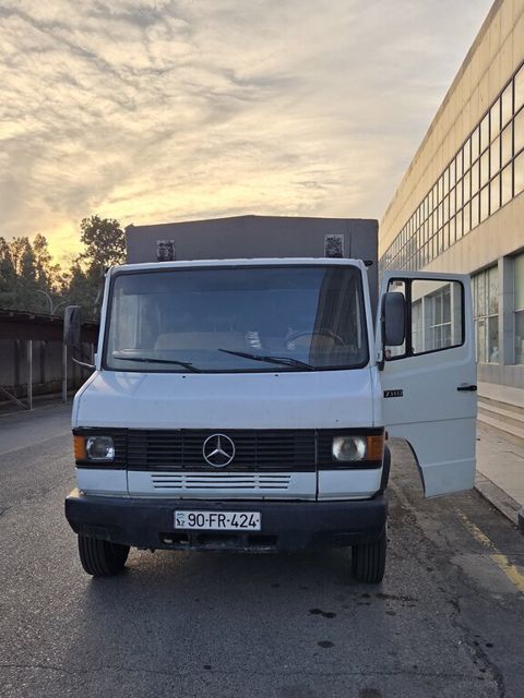 Mercedes 711 D, 3.9 L, 1995 il, 200 000 km — Şirvan