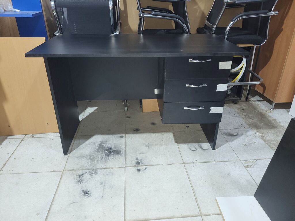 Yeni, İşçi üçün, Dördbucaq masa — Ofis mebeli, Bakı (2)