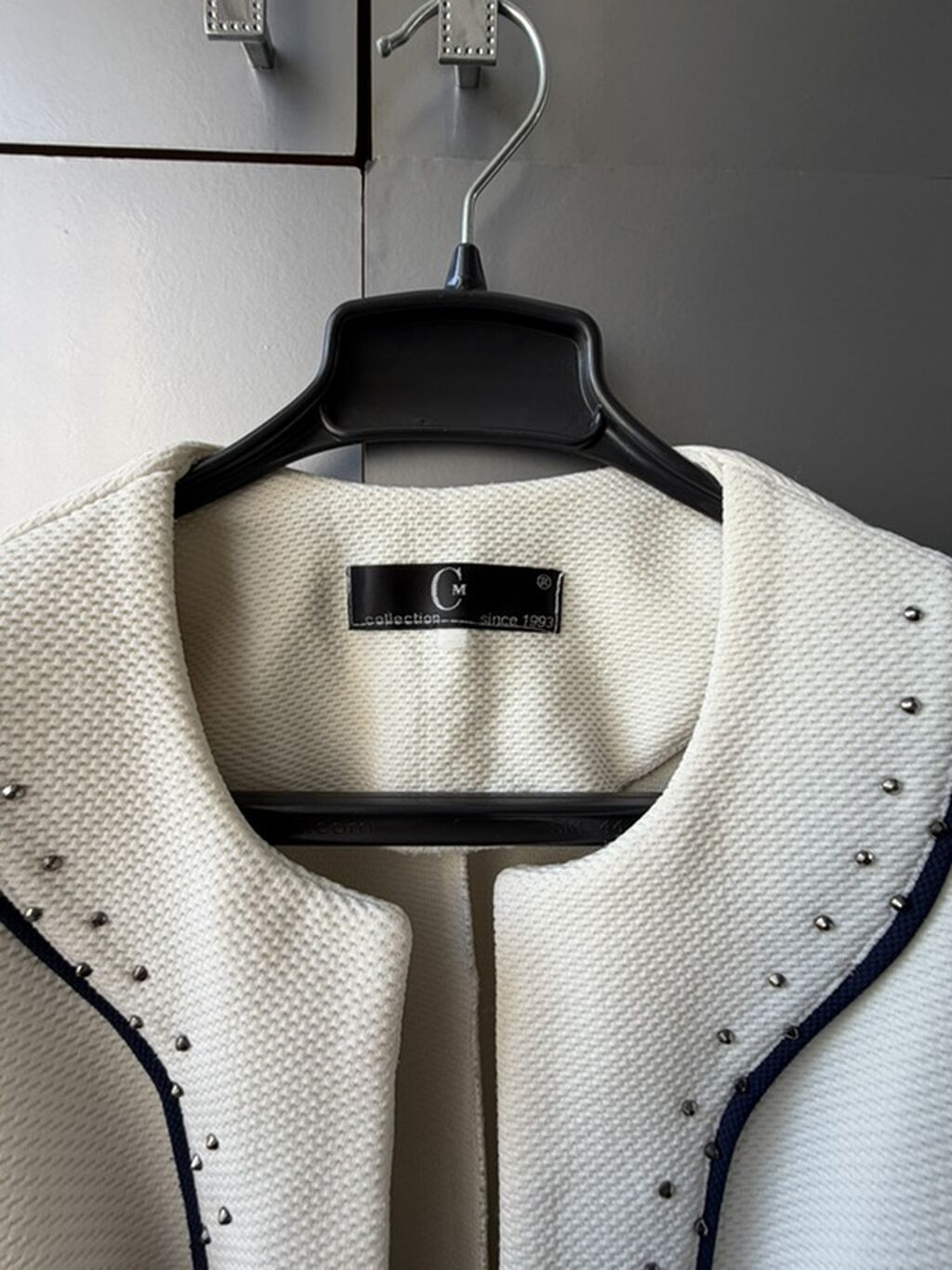 Qadın üst geyimləri – 2 ədəd 1) Ağ qısa jaket - Brend: CM Collection — Coqlar və zaqetlər, Digah (2)