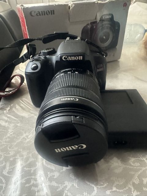 Canon EOS 800D Dslr fotoaparat + Canon EF-S 18-135mm f/3.5-5.6 IS STM — Fotoaparatlar