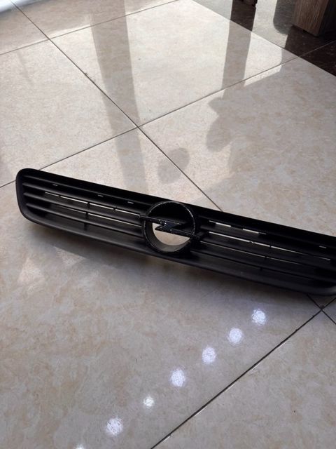 "Opel Astra" radiator barmaqlığı — Xırdalan