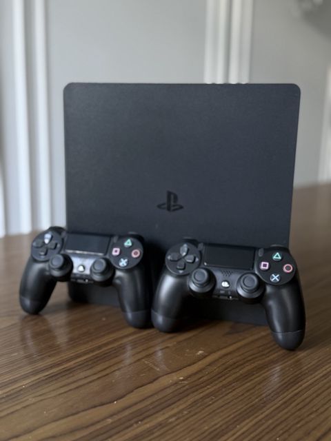 PS4 Slim 1TB — Bakı