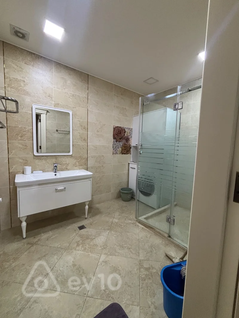 4 otaqlı mənzil, 220 m², Nizami küç — kirayə — Mənzil, Bakı (12)