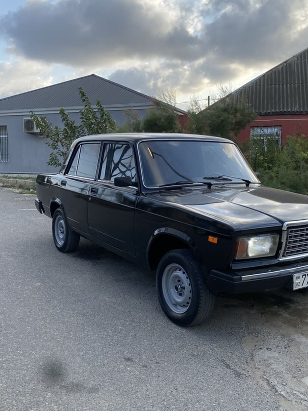 VAZ 2107, qara rəng, sedan kuzov. Texniki xüsusiyyətlər: - Benzin 77-GX-217 — Avtomobillər, Bakı (3)