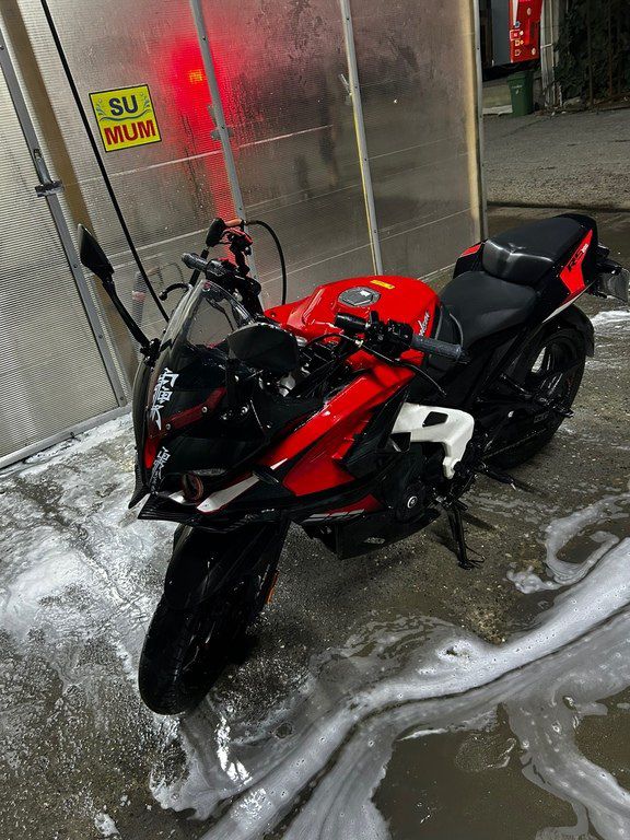 Bajaj Pulsar RS 200, 200 sm3, 2022 il, 21 000 km — Motosikletlər, Bakı (2)