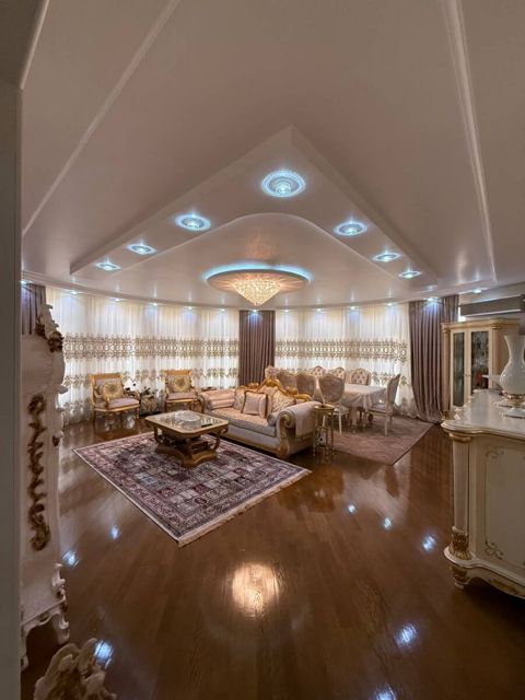 Satılır 5 otaqlı yeni tikili 240 m² — Bakı