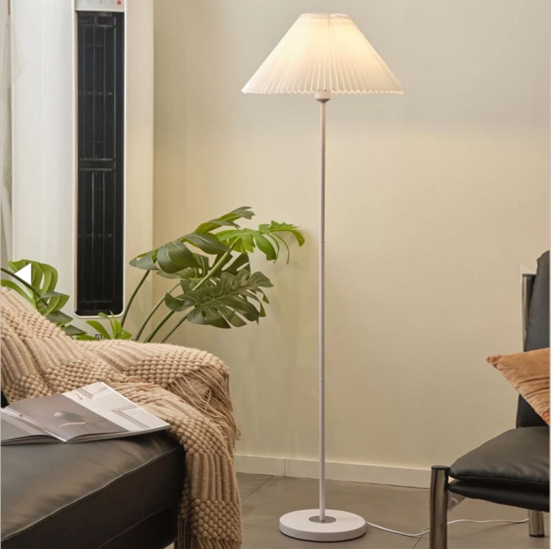 Döşəməüstü lampa, ağ — Mallar, Bakı (2)