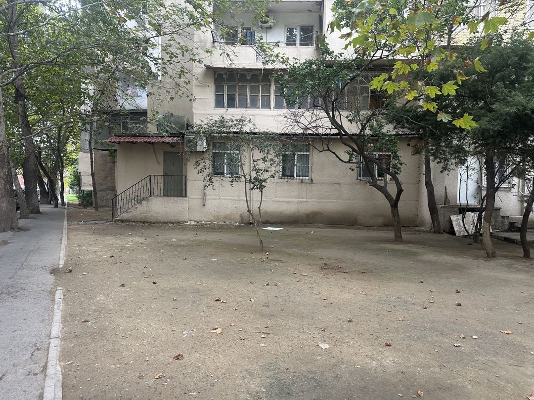 Satılır 4 otaqlı köhnə tikili 100 m² — Mənzil, Bakı