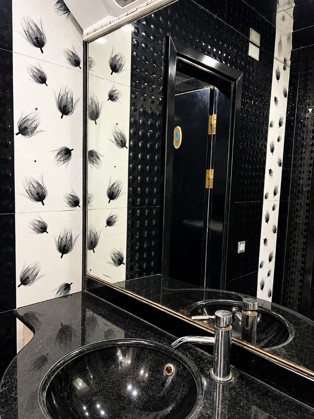 Mərkəzdə — Xəqani küçəsində icarəyə verilir: 101.6 m² kommersiya — Əmlak, Bakı (7)