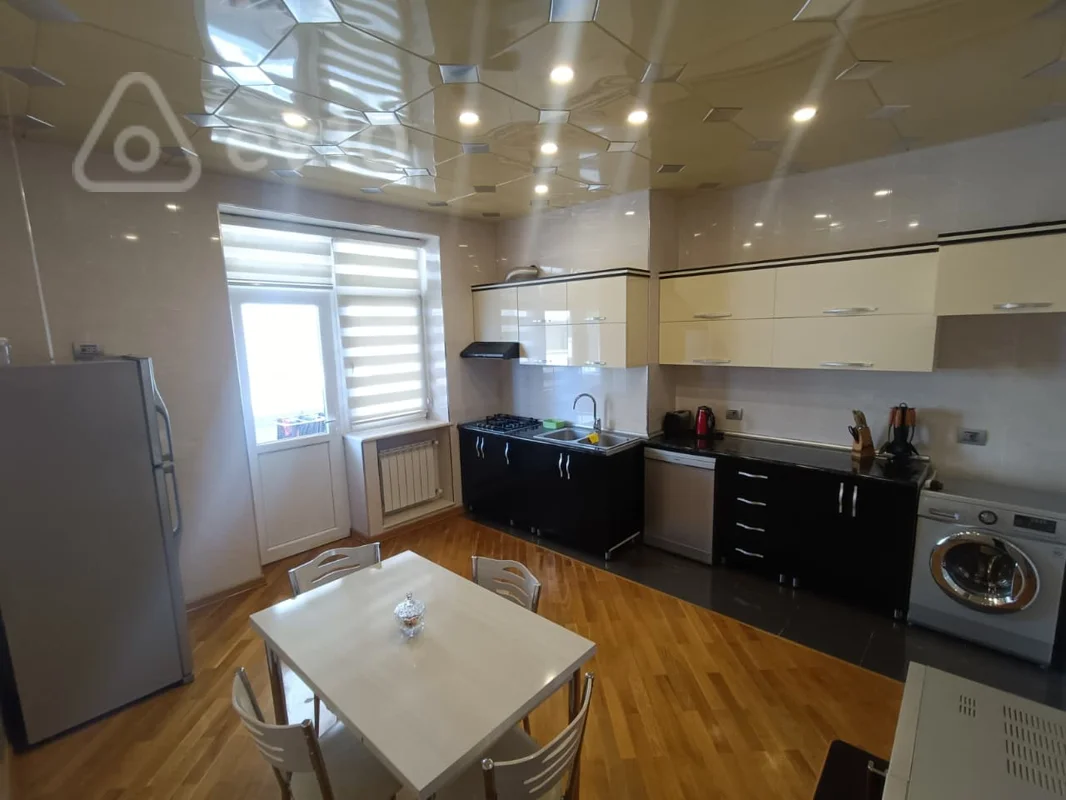 3 otaqlı mənzil, 140 m², Natiq Əliyev küç., — kirayə — Mənzil, Bakı (9)