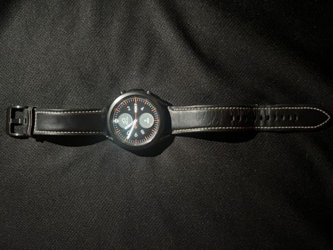Ağıllı saat – dairəvi ekranlı, qara metal korpuslu model — Bakı