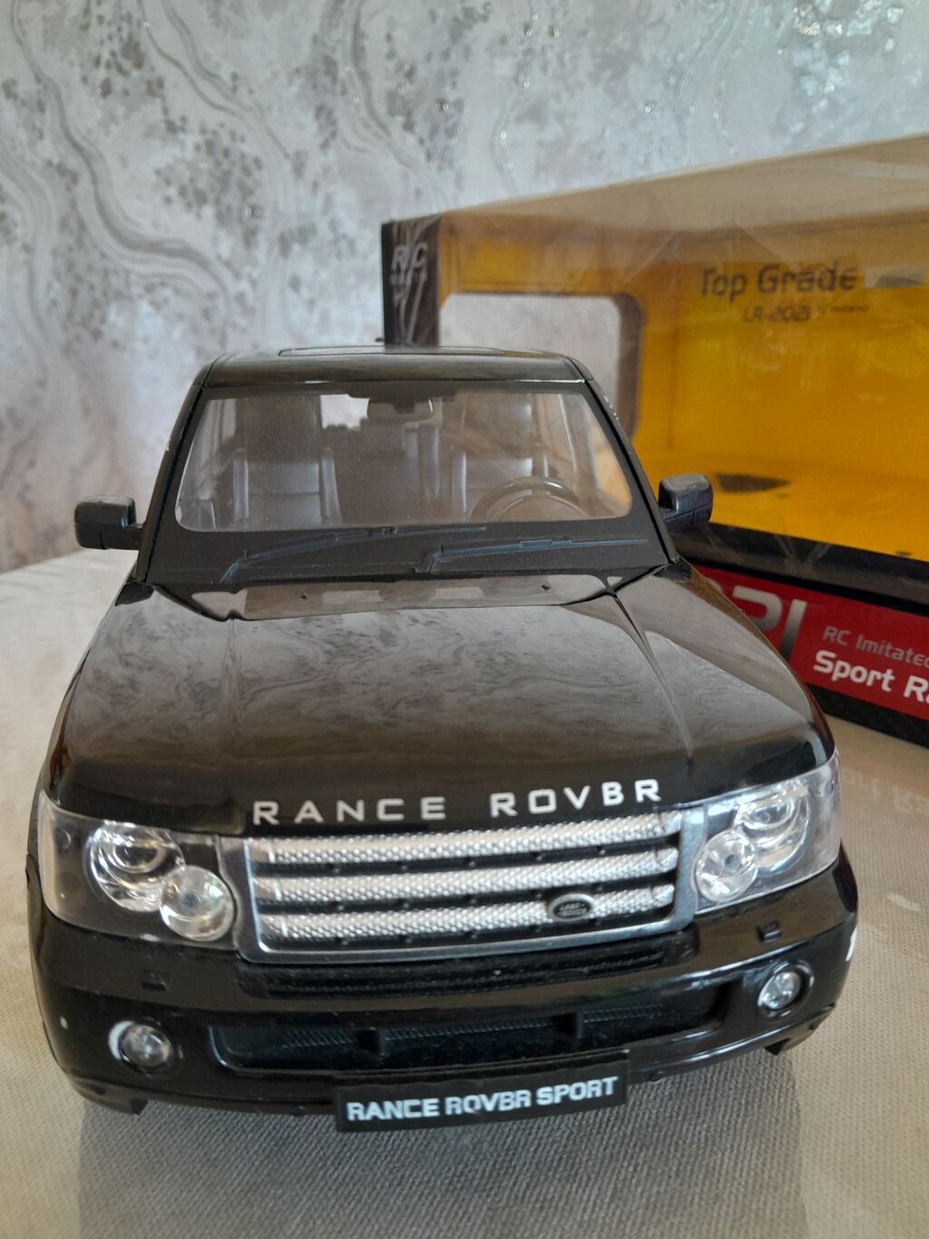 Range rover 1:14 ölcudur. Plastikdir, evveler pultu masin olub — Modellar, Bakı (2)
