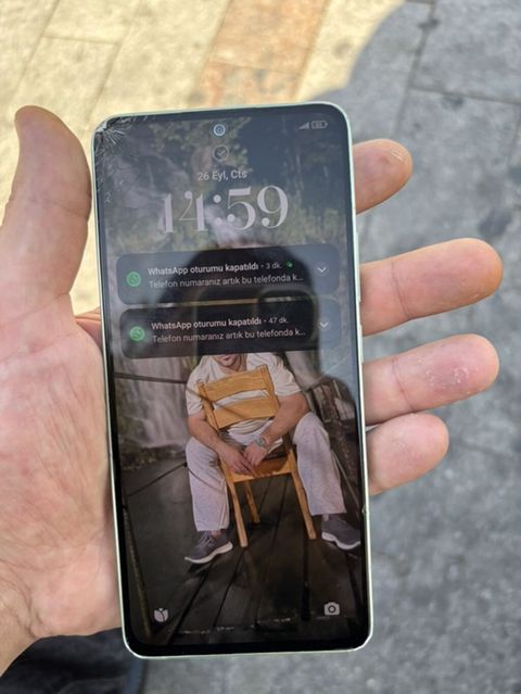 Redmi 13C, 256 GB, rəng - Yaşıl, Qırıq — Bakı