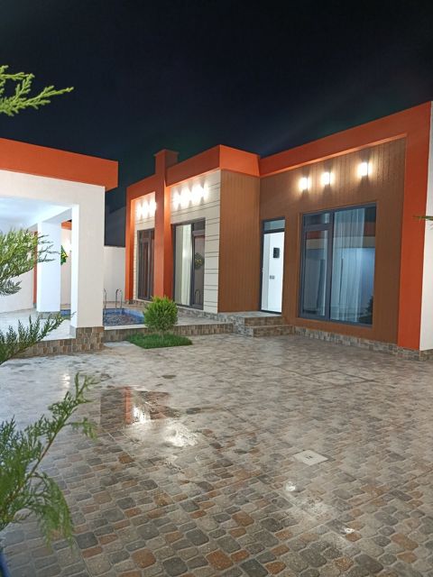 Satılır 4 otaqlı həyət evi/bağ evi 130 m² — Bakı