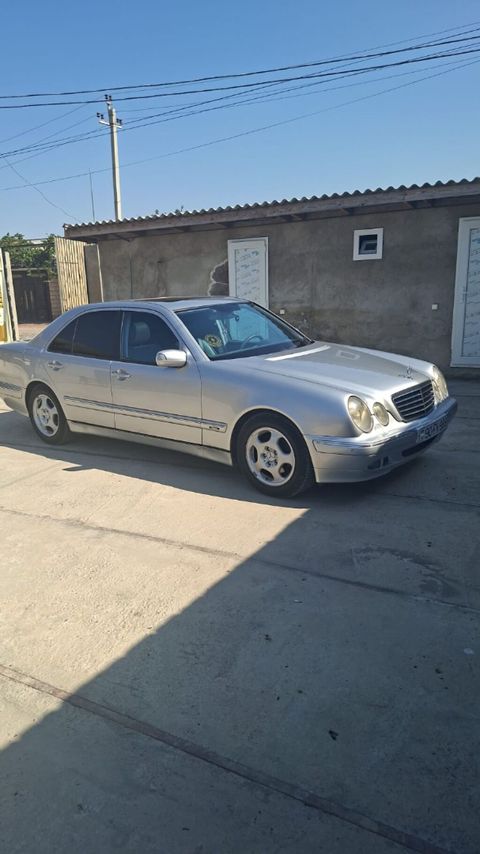 Mercedes-Benz 2.4 l 1999 il Sedan — Salyan