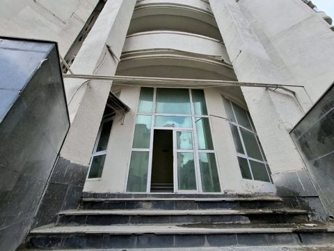 Satılır obyekt 600 m² — Bakı