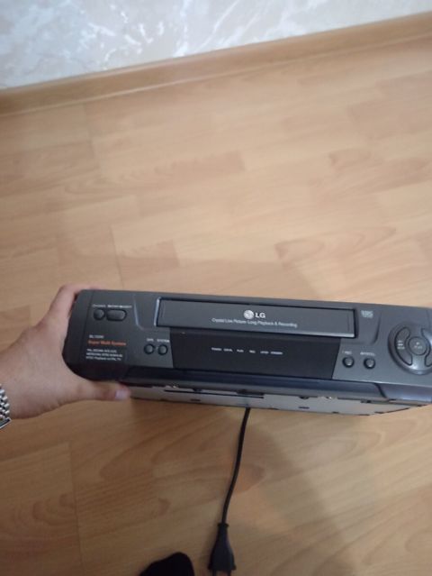LG VHS videomaqnitofon - Model: LG (ön paneldə “Crystal View Picture — Mingəçevir