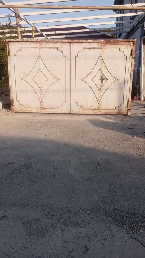 Metal darvaza – ikiqanadlı - Material: qalın metal təbəqə və möhkəm — Qusar