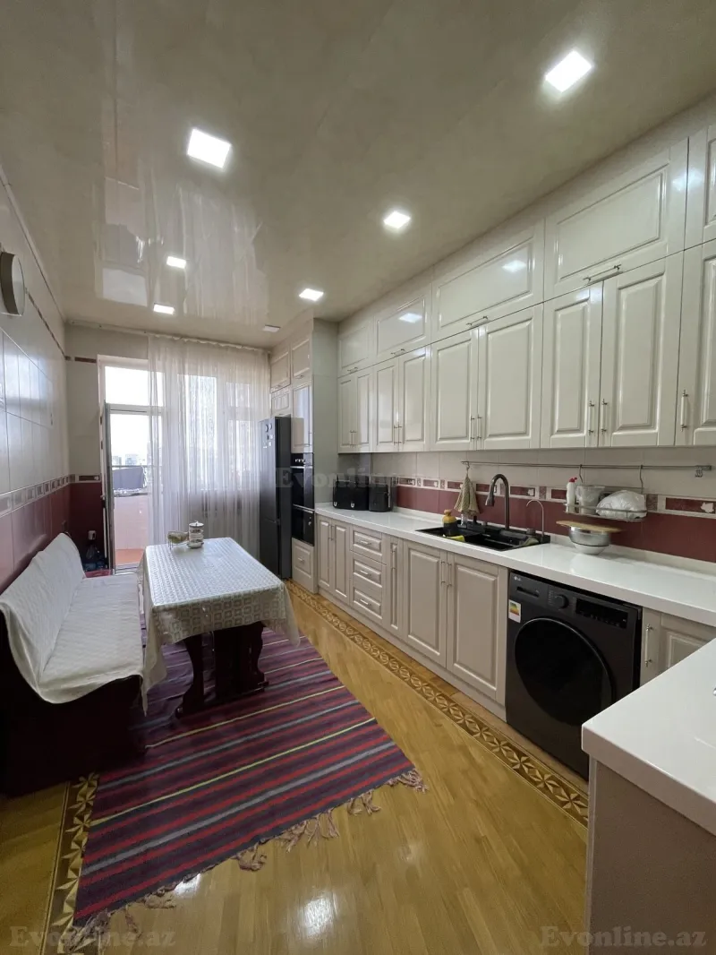 Satılır 4 otaqlı Mənzil Yeni tikili 146 m² Bakı, Binəqədi r., Azadlıq prospekti m., 8-ci mikrorayon — Mənzil, Bakı (3)