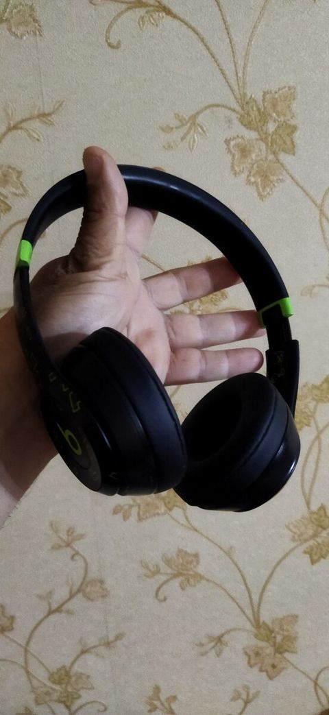 Qulaqlıq Beats Solo 4 — Bakı