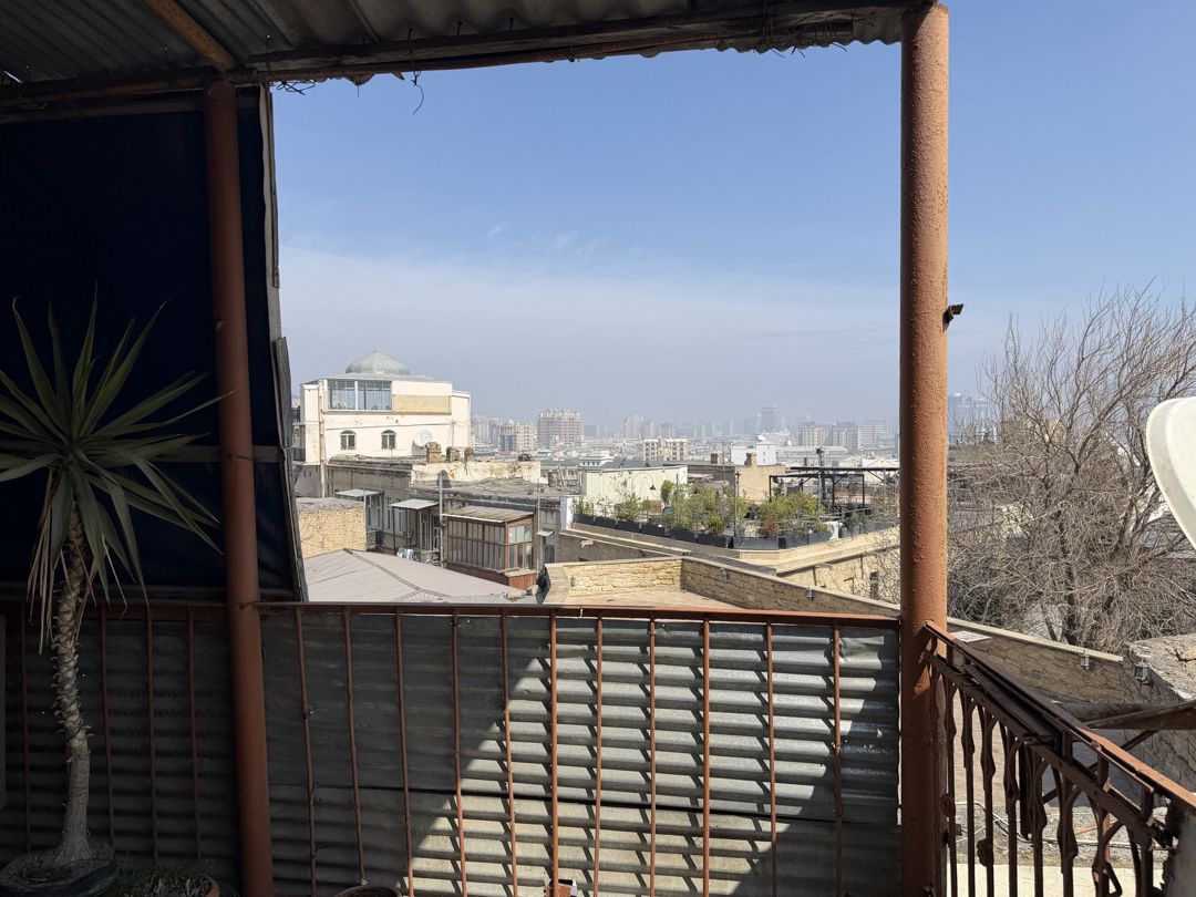 Satılır 9 otaqlı köhnə tikili 300 m² — Mənzil, Bakı (2)