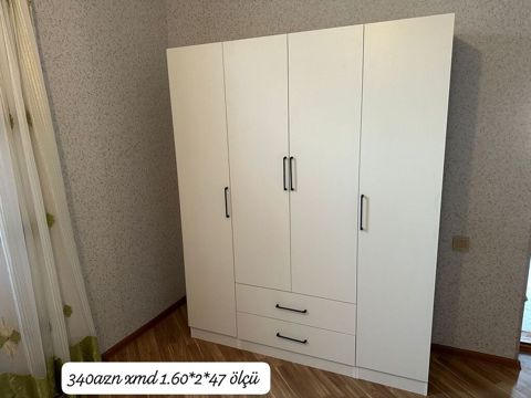 Ağ rəngli 4 qapılı geyim dolabı. Minimalist dizayn, qara metallik — Sumqayıt
