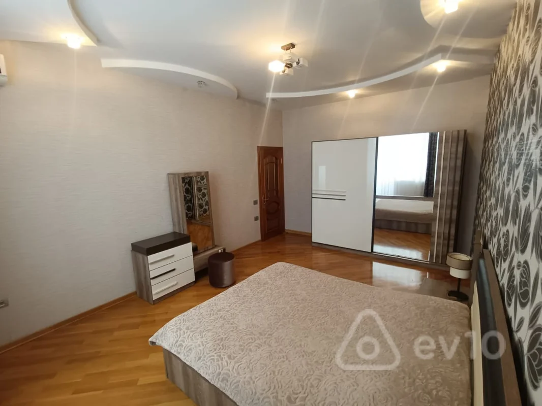 3 otaqlı mənzil, 140 m², Natiq Əliyev küç., — kirayə — Mənzil, Bakı (7)