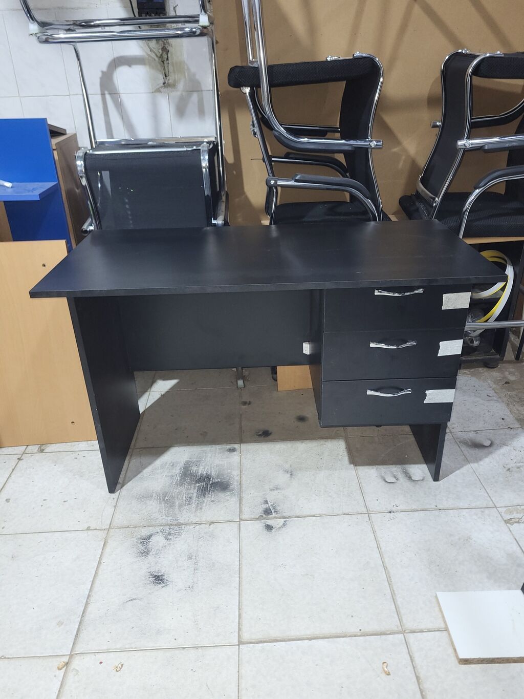 Yeni, İşçi üçün, Dördbucaq masa — Ofis mebeli, Bakı (3)