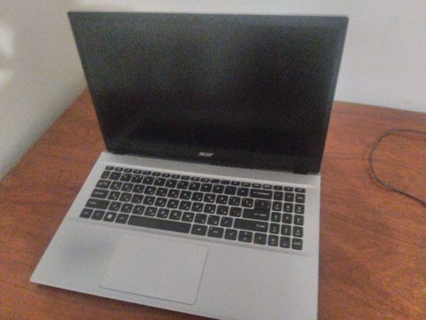 Acer noutbuk - Brend: Acer - Korpus: gümüşü rəngli, tam ölçülü — Bakı