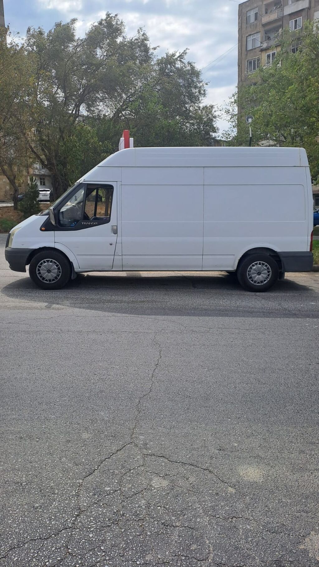 Ford Transit T350, uzun baza və hündür tavanlı yük mikroavtobusu 90-OE-676 — Avtomobillər, Bakı (3)