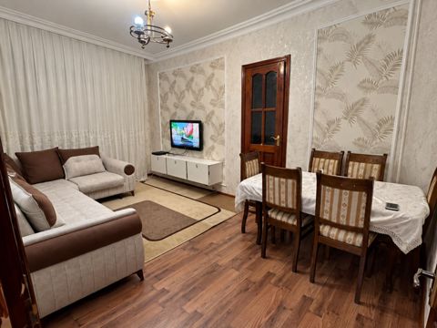 Satılır 2 otaqlı köhnə tikili 66 m² — Bakı