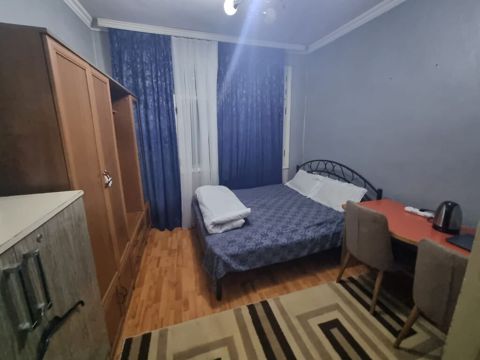 Hostel 1 neferin qalmasi 10 azn.ayliq qalanlara endirim olacaq.elave — Bakı